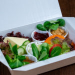 Takeaway Box - Aufschnitt und Salat